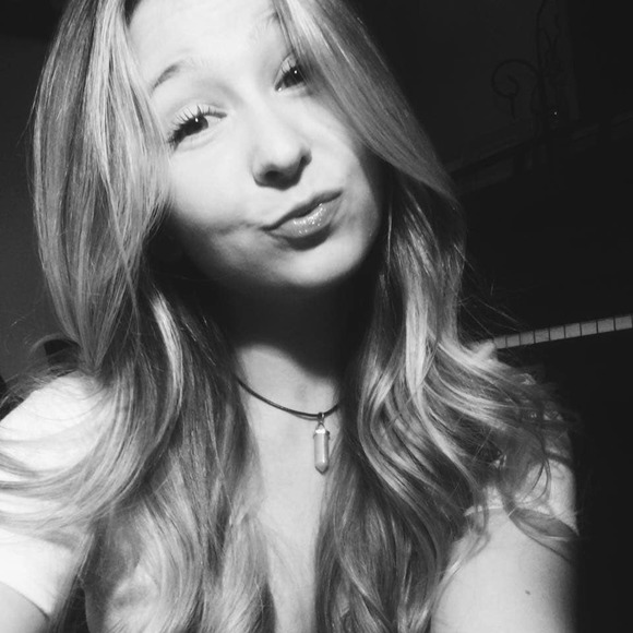 Meet your Posher, Amber - Picture 1 of 1